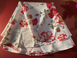 Neue, unbenutzte runde Tischdecke, Rosenmotiv