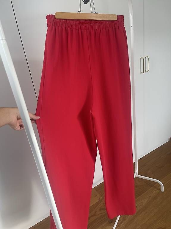 Pantalons: Rote breite Hose – Neuf avec emballage d'origine à Erlinsbach SO par mel_9nj8 1