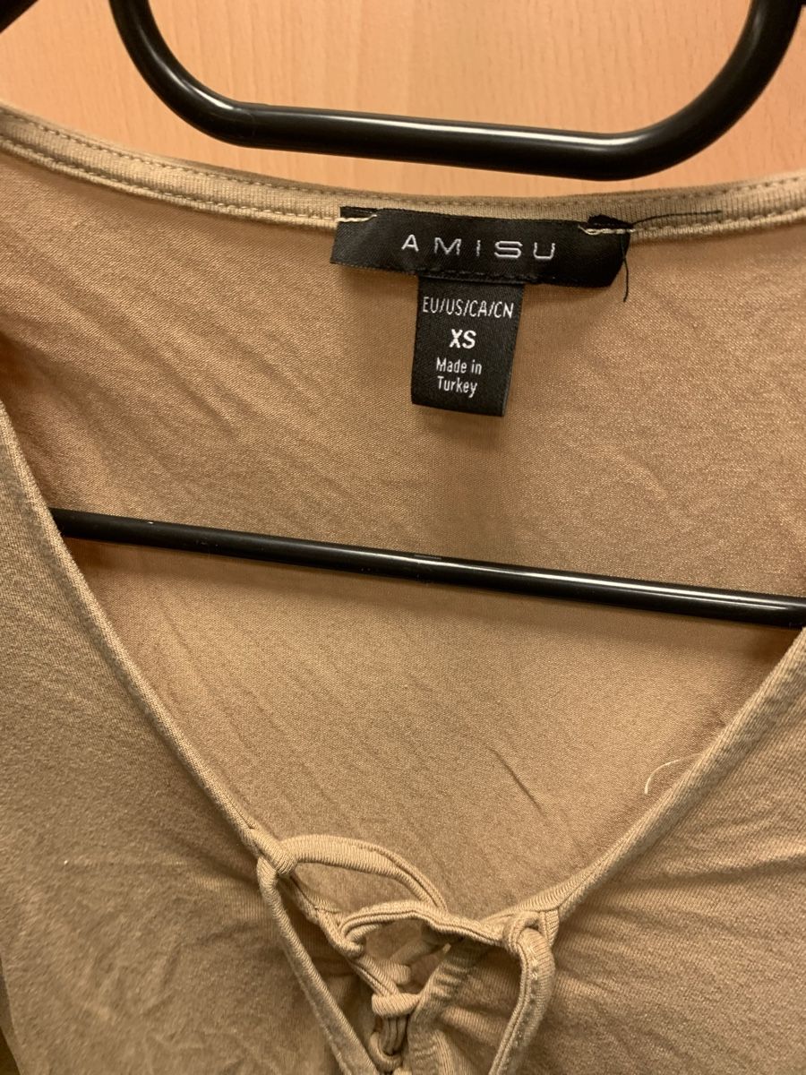 Camicette, T-shirt & Top: Joli haut beige – Nuovo (secondo la descrizione) da Montreux venduto da Iza_81199 1