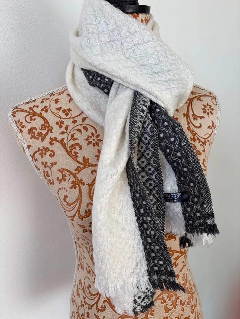 Foulard & Sciarpe: CACHEMIRE sciarpa 100% – Nuovo (secondo la descrizione) da Arzo venduto da Mima70