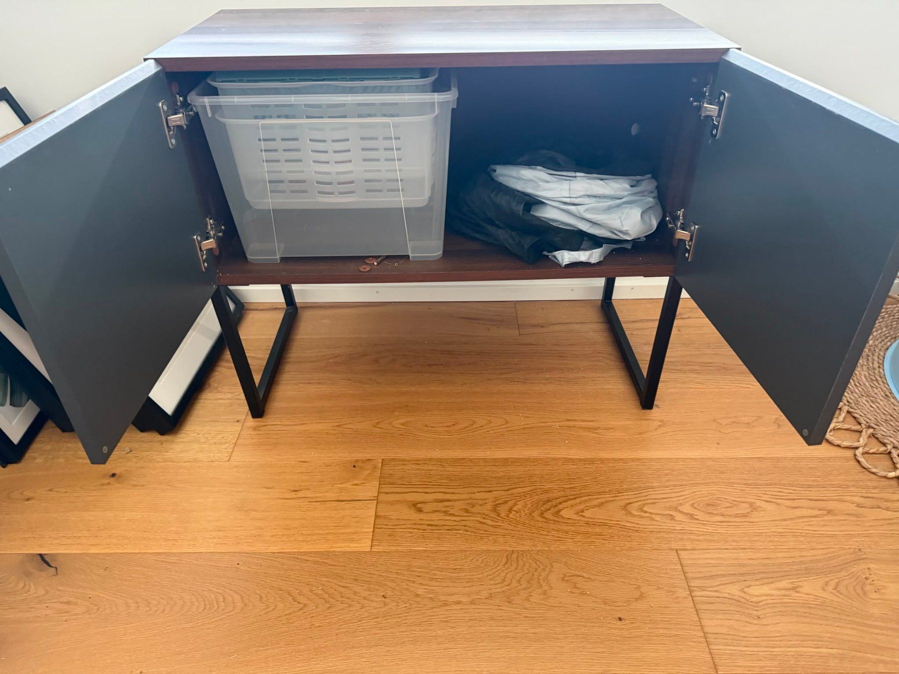 Kommoden: Moderner Sideboard / Kommode – Holzoptik & Anthrazit – Gebraucht aus Zürich von Bruuushh 1