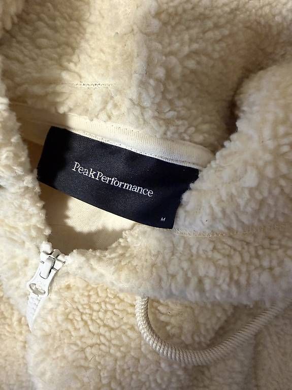 Maglioni & Felpe: Peak Performance Teddy Hoody Gr.M – Usato da Seedorf UR venduto da Lia_mia 2