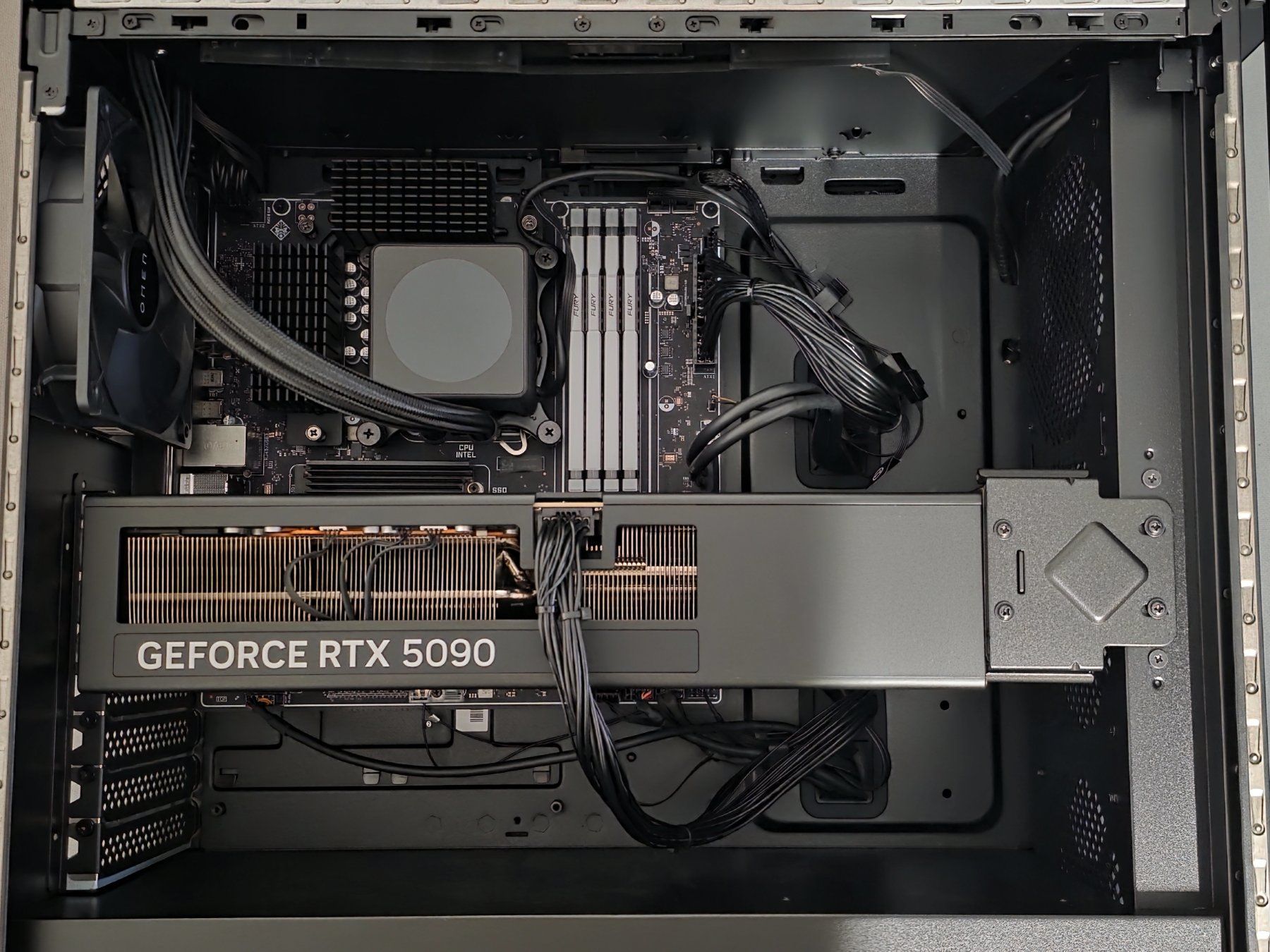 Hewlett Packard PC: High End Gaming-PC mit RTX 5090 & Intel Core Ultra 9 285K... – Nuovo (secondo la descrizione) da St. Gallen venduto da Verlier_nie_Hoffnung 3