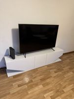 TV-Möbel und Fernseher in 55 Zoll zum Verkaufen, ist wie neu