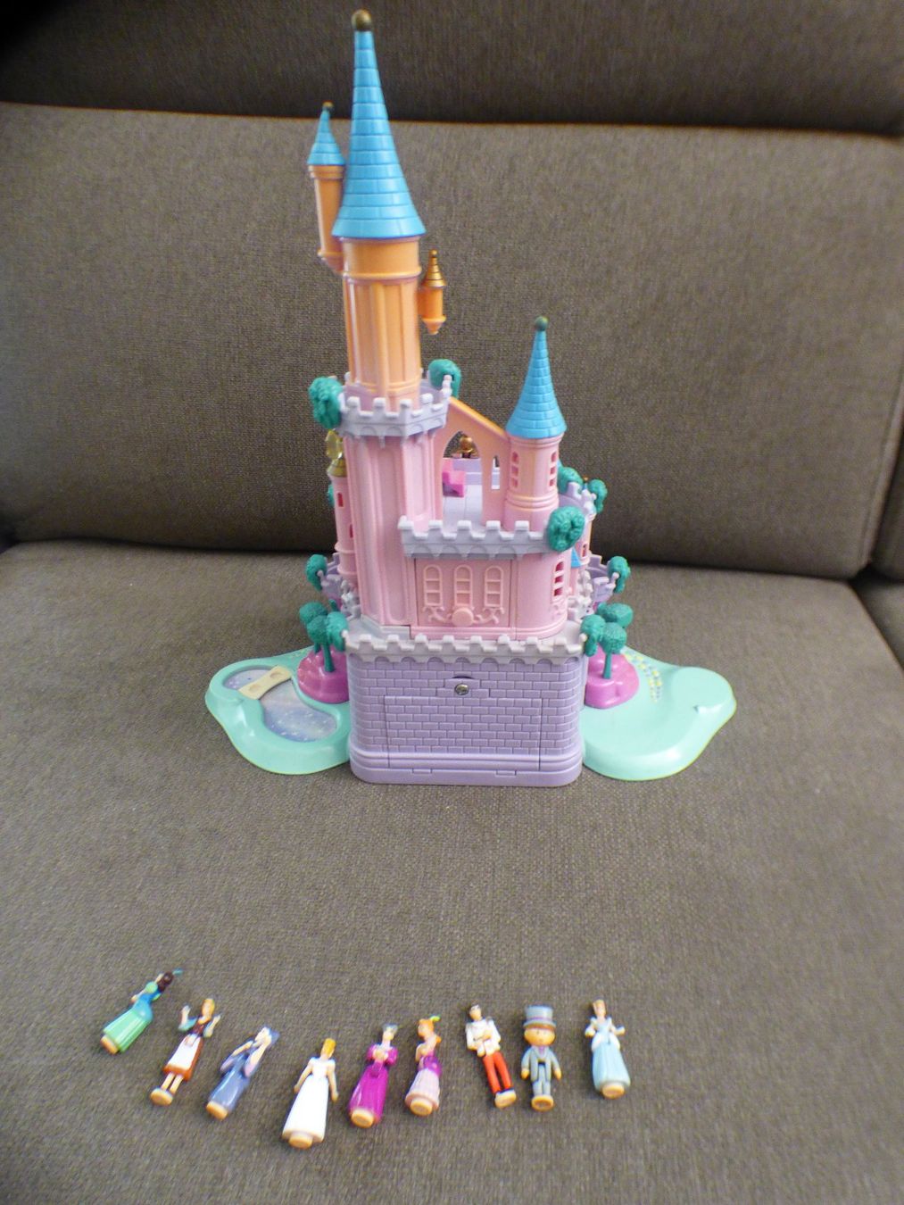 Disney Spielzeuge: Schloss – Gebraucht aus Münchenbuchsee von enzian59 4