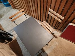 Table et deux chaises de jardin ikea