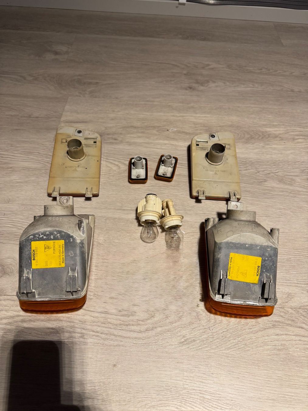 Porsche Tutti pezzi di ricambio auto: PORSCHE 964 - 96463140 FLASHER FRONT AMBER SET – Usato da Kilchberg ZH venduto da sat_y6mz 1