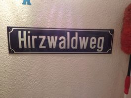 Strassenschild Hirzwaldweg