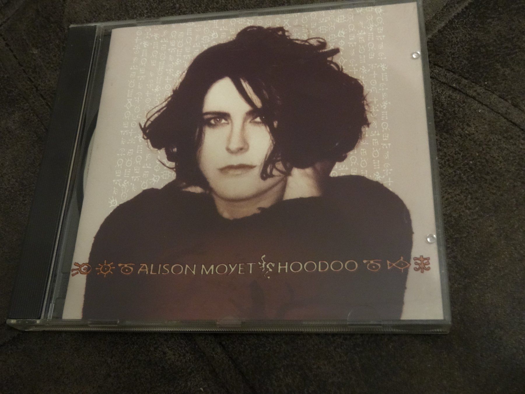CDs: Alison Moyet - Hoodoo CD – Gebraucht aus Olten von Disc-Ausverkauf