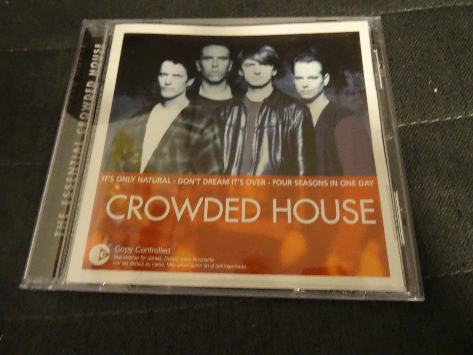 CDs: Crowded House - The Essential CD – Gebraucht aus Olten von Disc-Ausverkauf