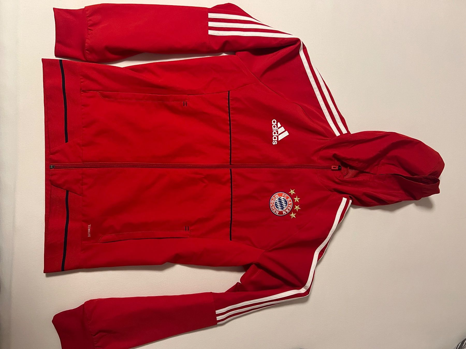Bayern München Vestes: Originale Bayern München Trainingsjacke – D'occasion à Wichtrach par lor_m7t7
