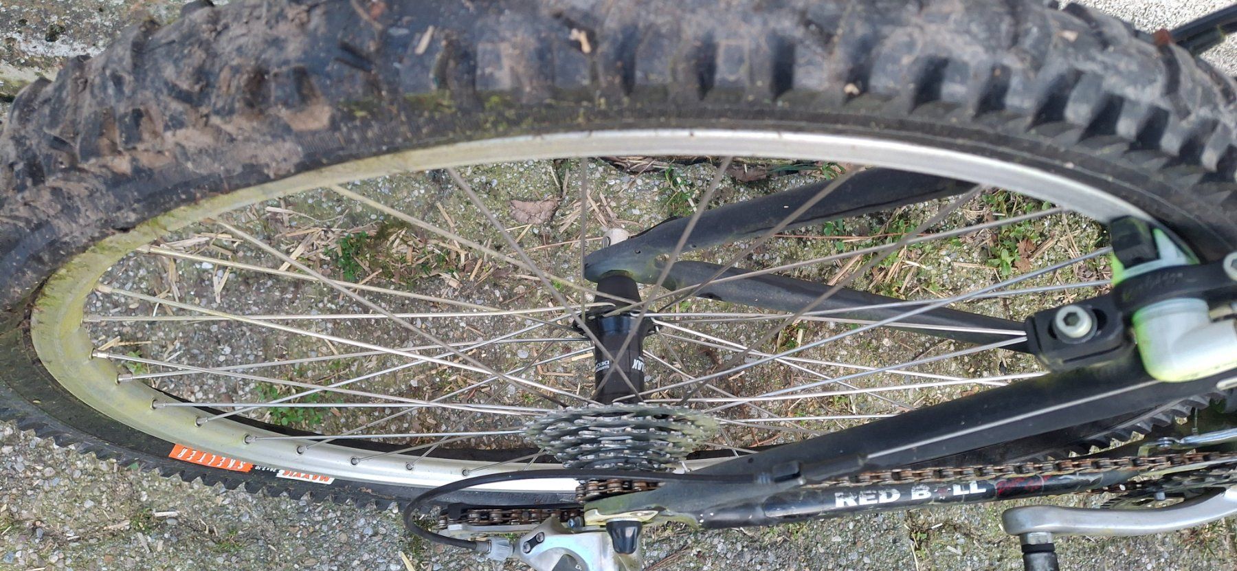 Biciclette: Mtb Red Bull mit Hydralischen Bremsen – Difettoso da Kyburg venduto da JBMNT2020 5
