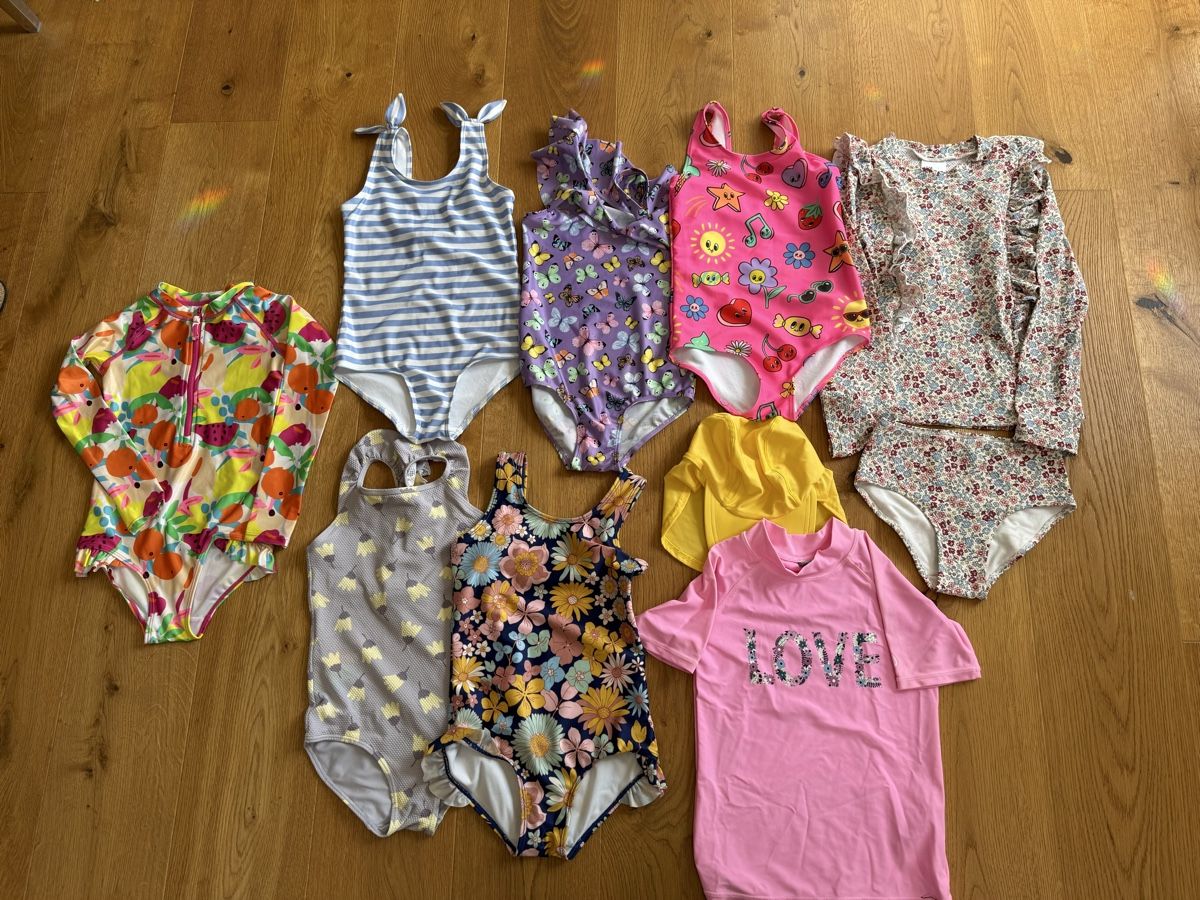 Lotti & Set di vestiti: Badekleiderpaket Grösse 122/128 – Usato da Hünibach venduto da Tamae0 1