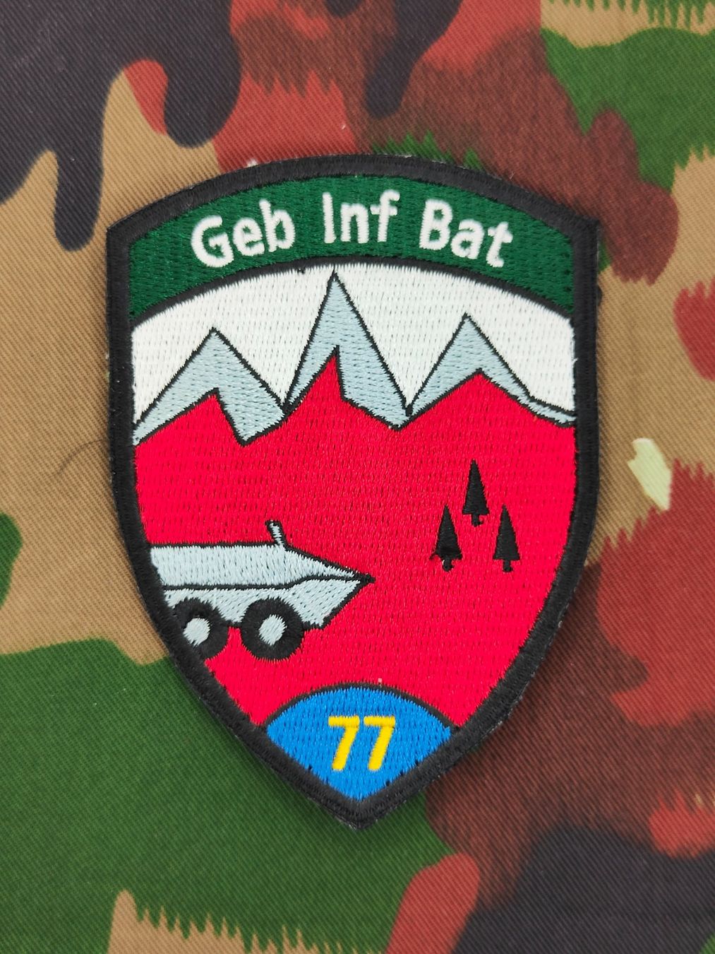 Schweizer Armee Placchette & Badge: Verbandsabzeichen Geb Inf Bat 77 Kp 4 – Usato da Bauma venduto da SwissMilitaria