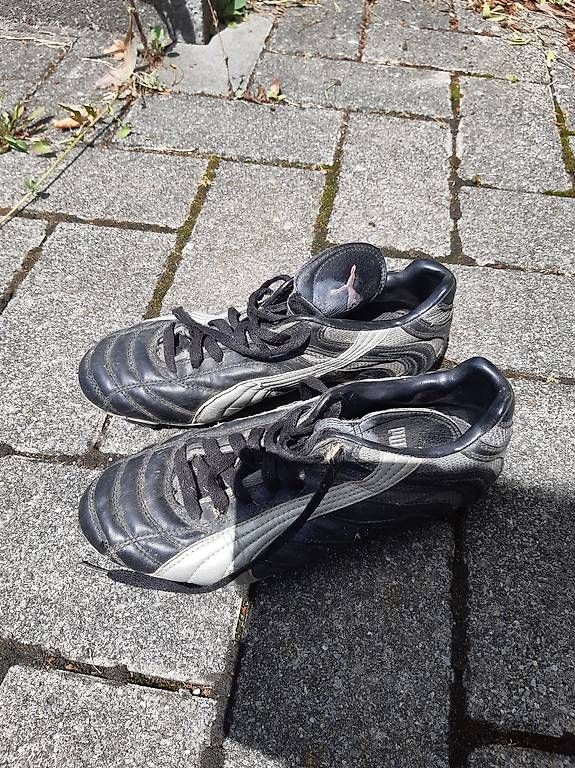 Scarpe da donna: Damen Fussball Schuhe – Usato da Nebikon venduto da Haidihooo 2