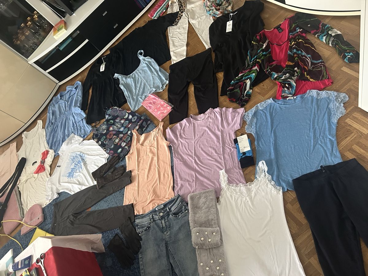 Lotti di vestiti: Kleiderpaket Grösse S 32 Teile – Usato da Allschwil venduto da meeresperle