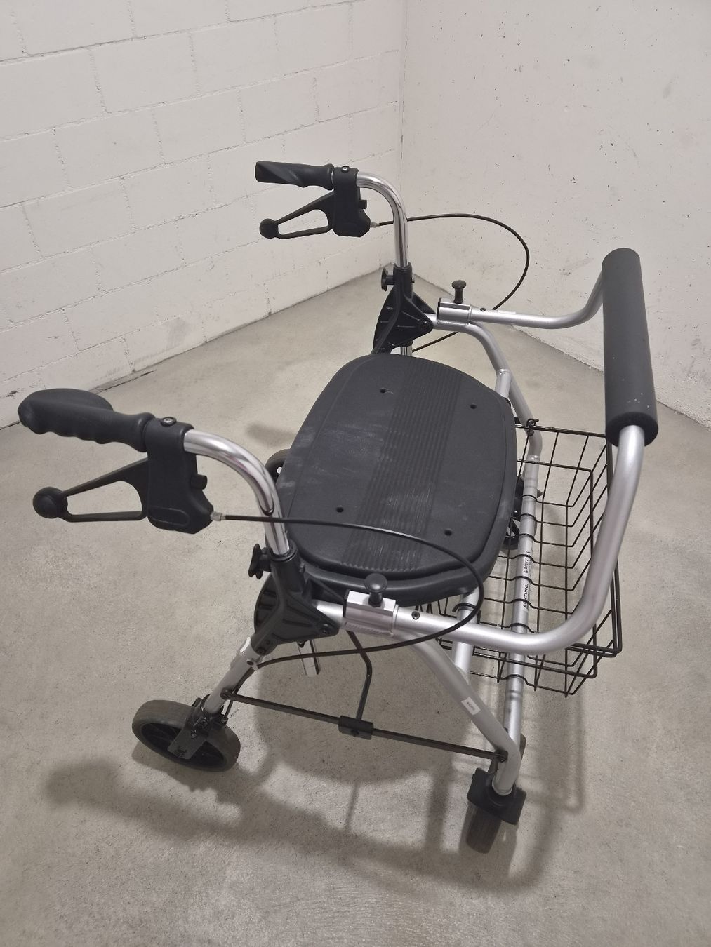 Ausili per la deambulazione: ROLLATOR – Usato da Steinmaur venduto da markys 2