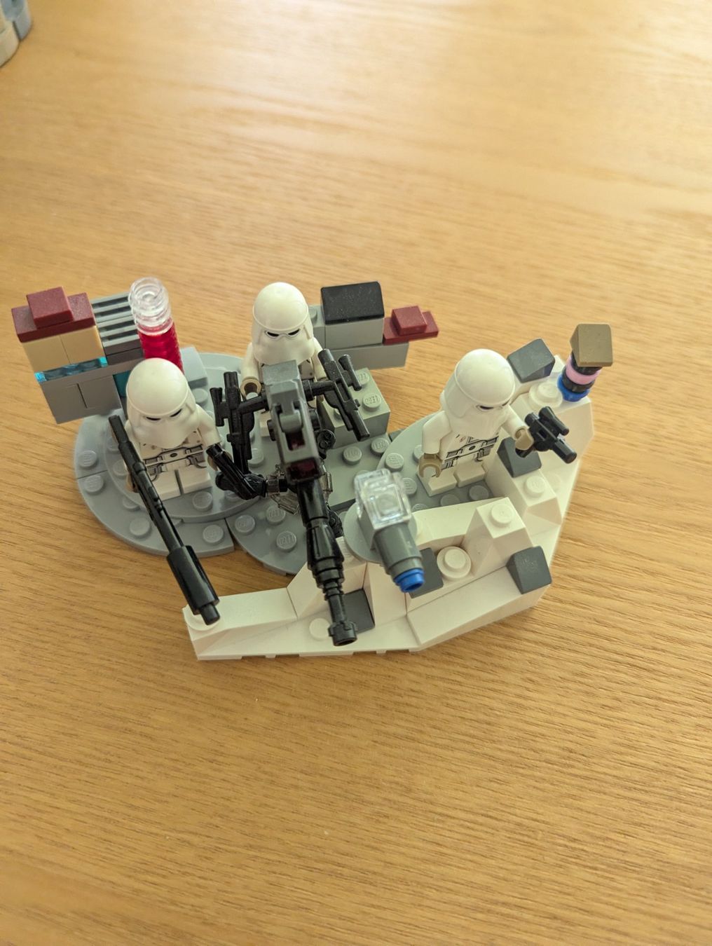 Lego Spielzeuge: LEGO Star Wars Snowtrooper Battle Pack + Han Solo – Gebraucht aus Solothurn von WyssTobi