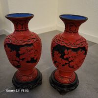 Rare Paire de Vases Chinois en Laque de Cinabre Sculptée