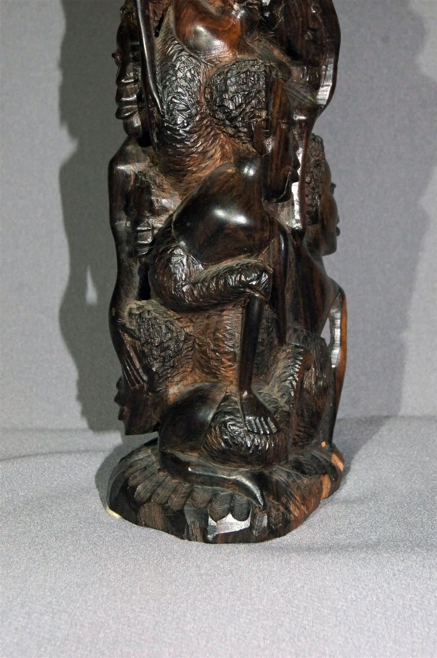 Skulpturen & Statuen: Fantastische Ebenholzschnitzerei – Gebraucht aus Geroldswil von ARTEFACTO 8