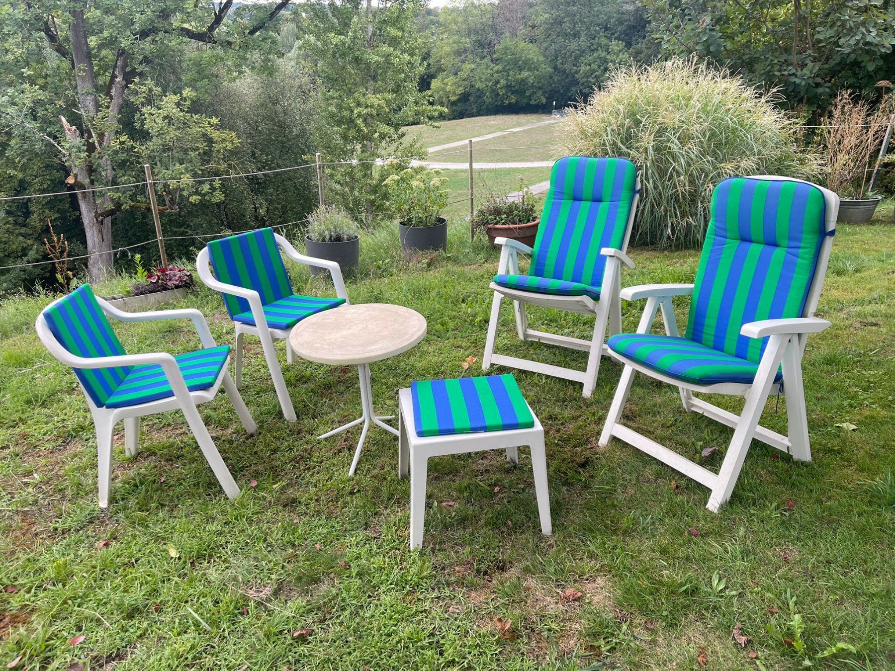 Stühle: Gartenstühle mit Kissen – Gebraucht aus Alchenflüh von Siriusbern
