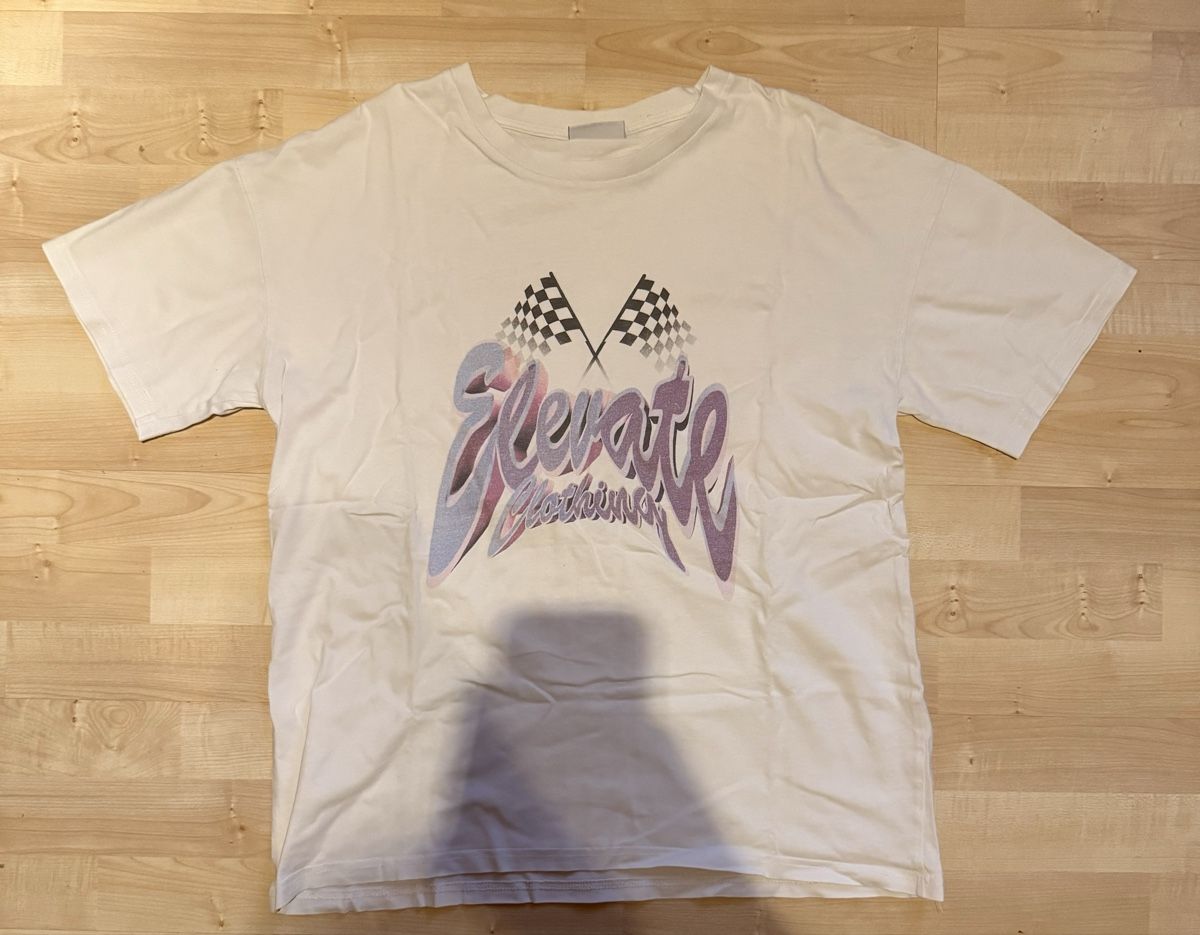 T-shirt: Elevate T-Shirt – Usato da Herisau venduto da Mattia2x 1