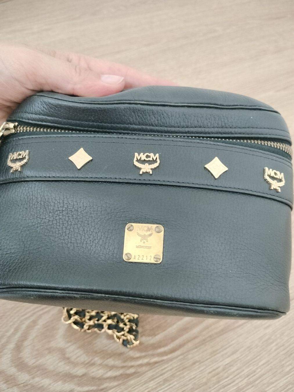 Mcm Taschen: MCM Bauchtasche Schwarz Gold Kette – Gebraucht aus Meinier von hwe_zky5 4