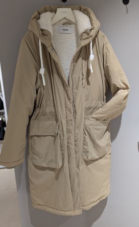 Neu. Mantel mit Futter aus Kunstpelz. Gr. S
