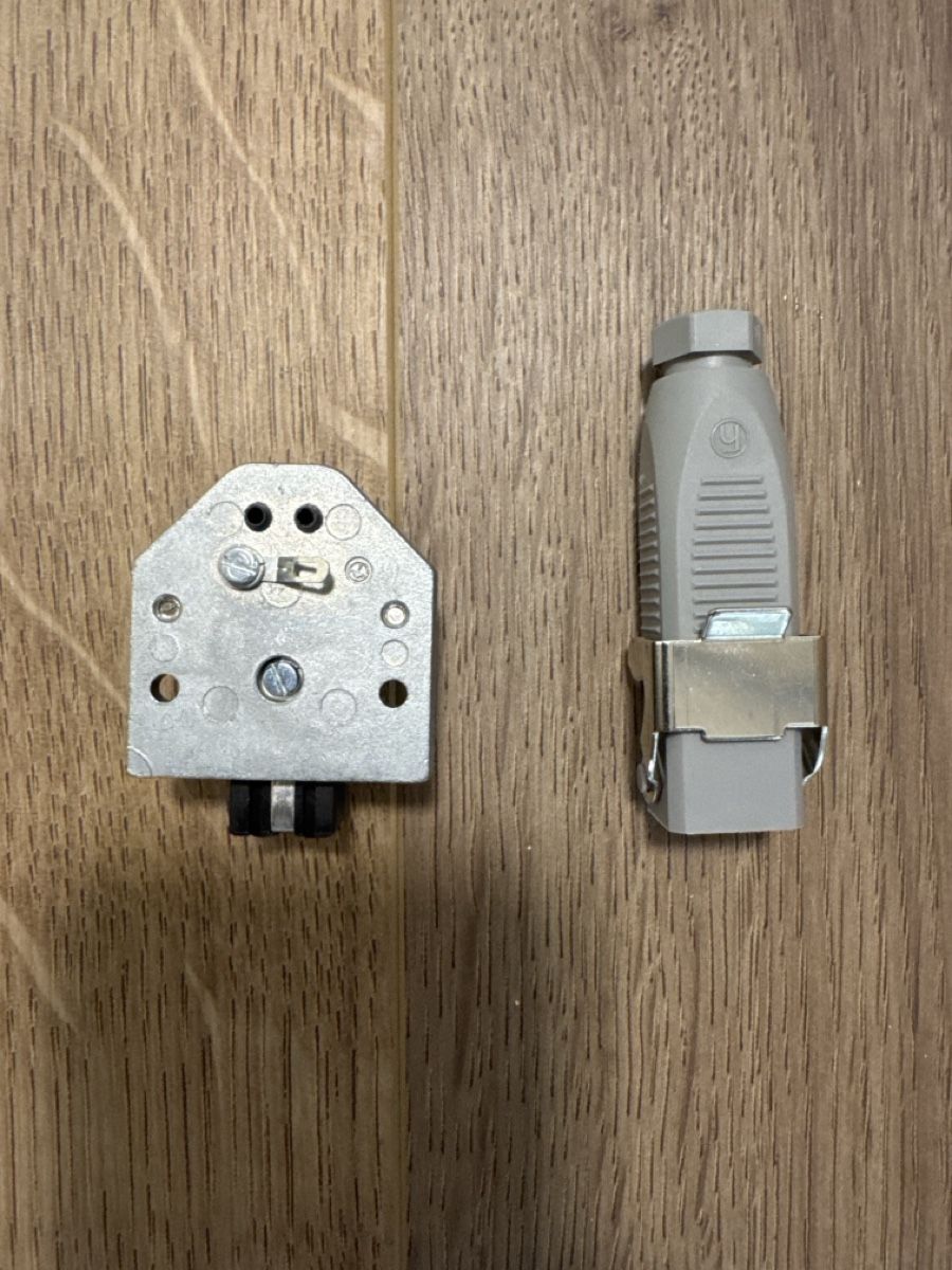 Spine: STAK AP200 Stecker & Dose  – Nuovo (secondo la descrizione) da Bolligen venduto da weg_nj55 1
