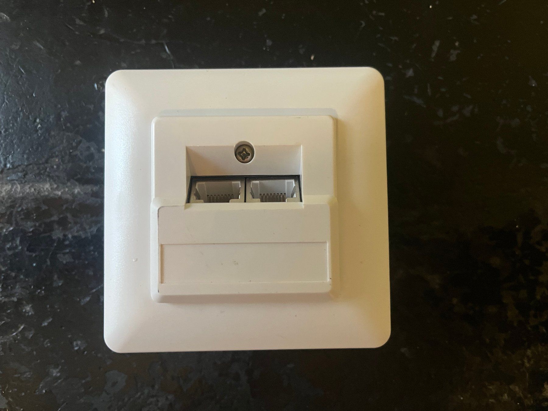 Spine: Netzwerkdose Aufputz RJ45 – Nuovo e nell'imballaggio originale da Hubersdorf venduto da Gewonnen