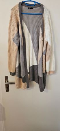 Oversize Strickjacke Gr. 44/46 Farbe Grau/Lachs-Rosa/Creme