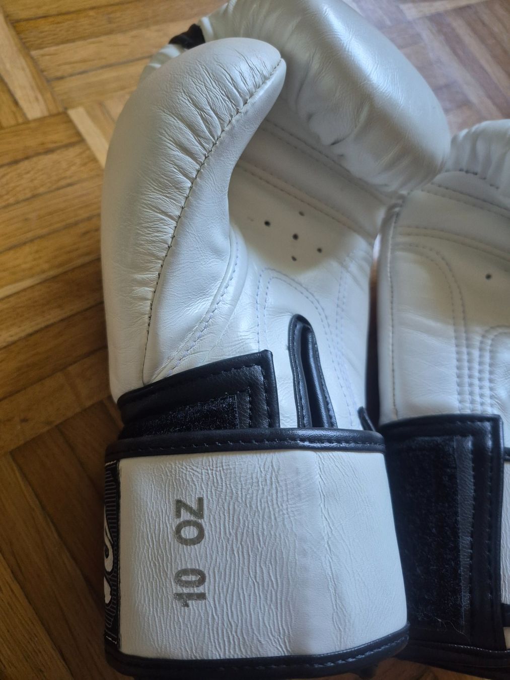 Guanti & manicotti: Boxhandschuhe "8 weapons" Leder 10oz – Usato da Binningen venduto da NiNi1985 2