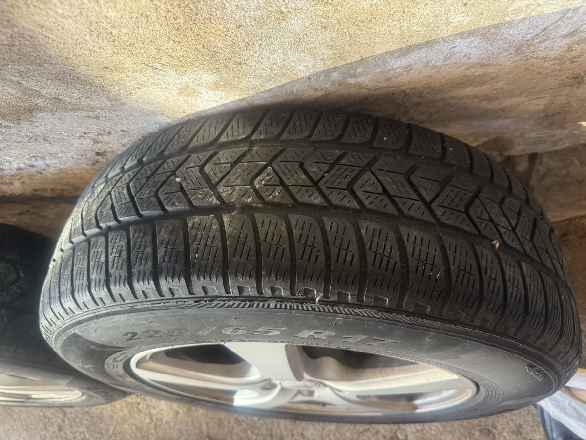 Pneumatici & Ruote complete: Kompletträder 225/65 R 17  – Usato da Glattbrugg venduto da ME- 8