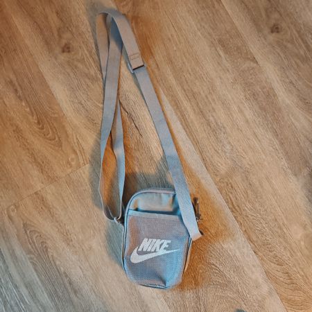 Nike Umhängetasche, kleine Tasche, grau