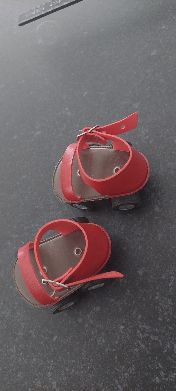 Sasha Morgenthaler Bambole: Puppenrollschuhe  – Nuovo (secondo la descrizione) da Muri AG venduto da nindo1 6