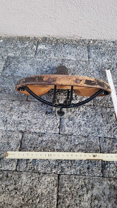 Pezzi di ricambio: Ledersattel ehemals für Kunstrad / Reigenrad – Usato da Wohlen AG venduto da Flusslauf 3