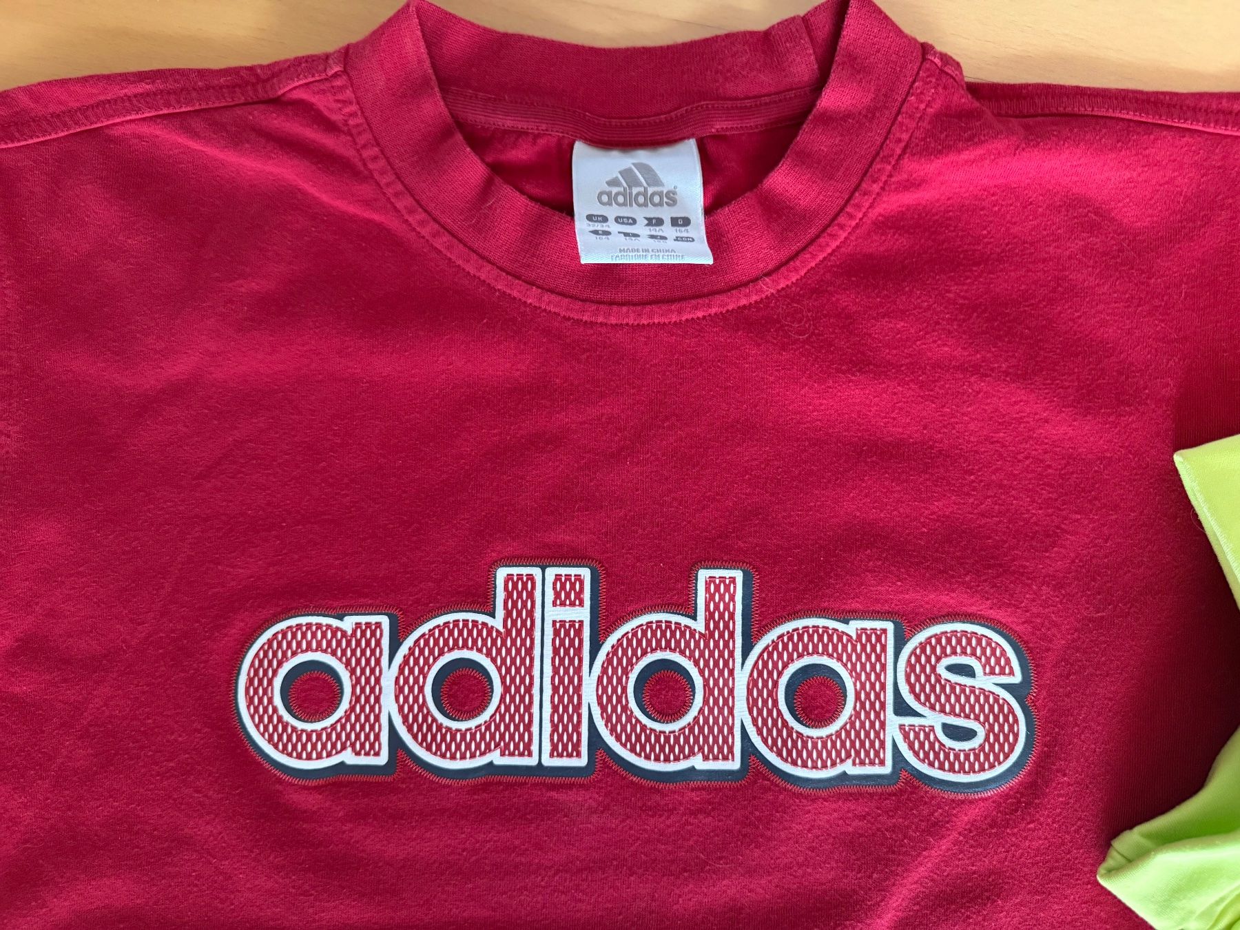 Adidas T-shirt: 2 Adidas Laufleibchen, Sportleibchen – Usato da Wallbach venduto da logologo01 1