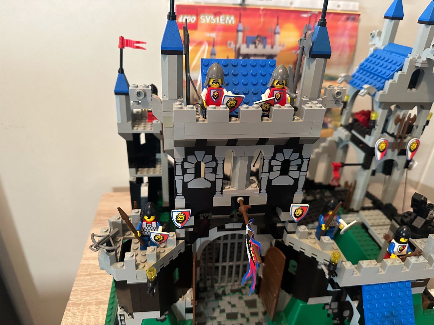 Lego Kit di costruzioni: LEGO Ritter 6090 Royal Knight's Castle – Usato da Basel venduto da Don-Angel 1