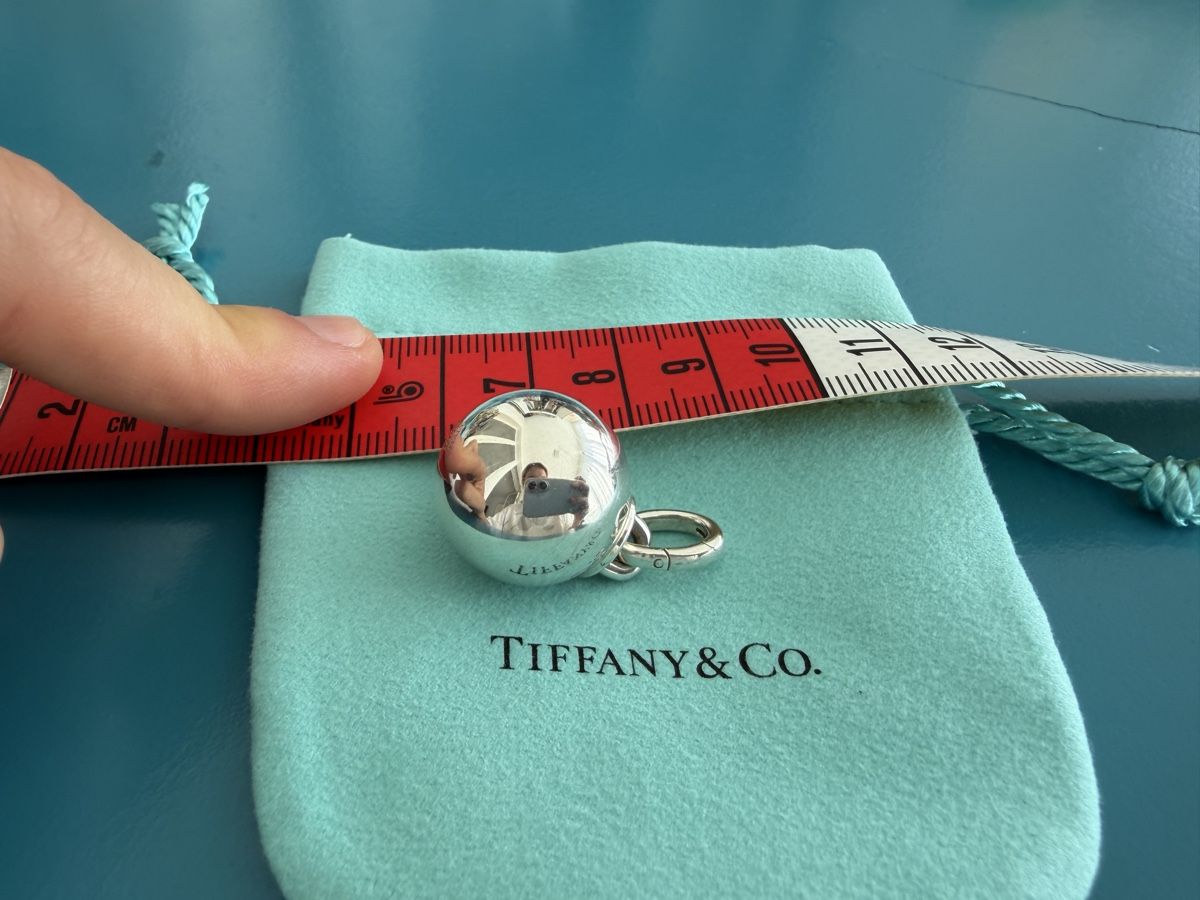 Tiffany & Co. Anhänger: Tiffany & Co. HardWear Silver charm Ball – Neu (gemäss Beschreibung) aus Zürich von nat_k 2