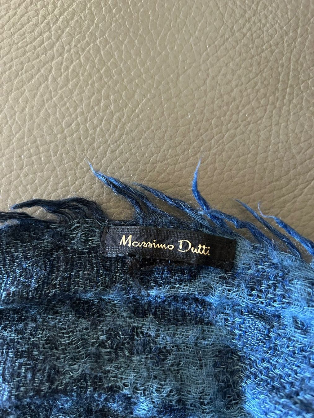 Foulard & Sciarpe: Sciarpa blu e azzurra Massimo Dutti – Usato da Melano venduto da H-Sara 1