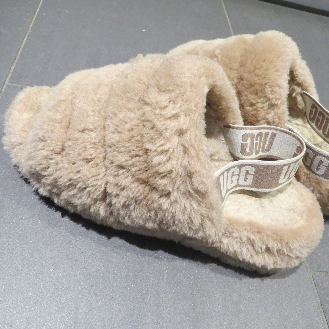 Cucce & Letti: Ugg Fluff Yeah slipper Grösse 40 – Nuovo (secondo la descrizione) da Einsiedeln venduto da rotgypsy1969 2