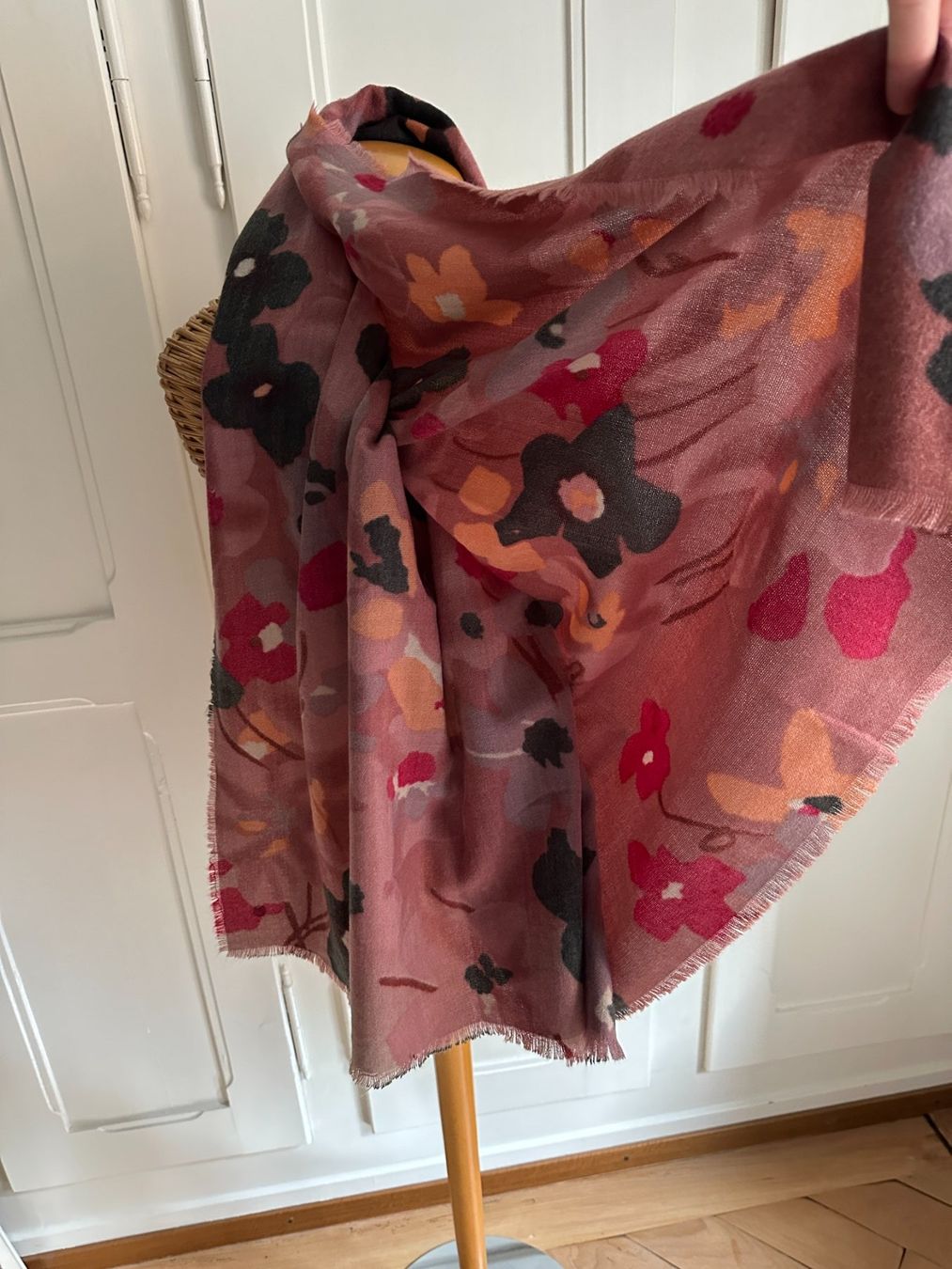 Esprit Foulard & Sciarpe: ESPRIT - Schal Tuch beerenfarben gemustert – Usato da Zürich venduto da Diazaio 1