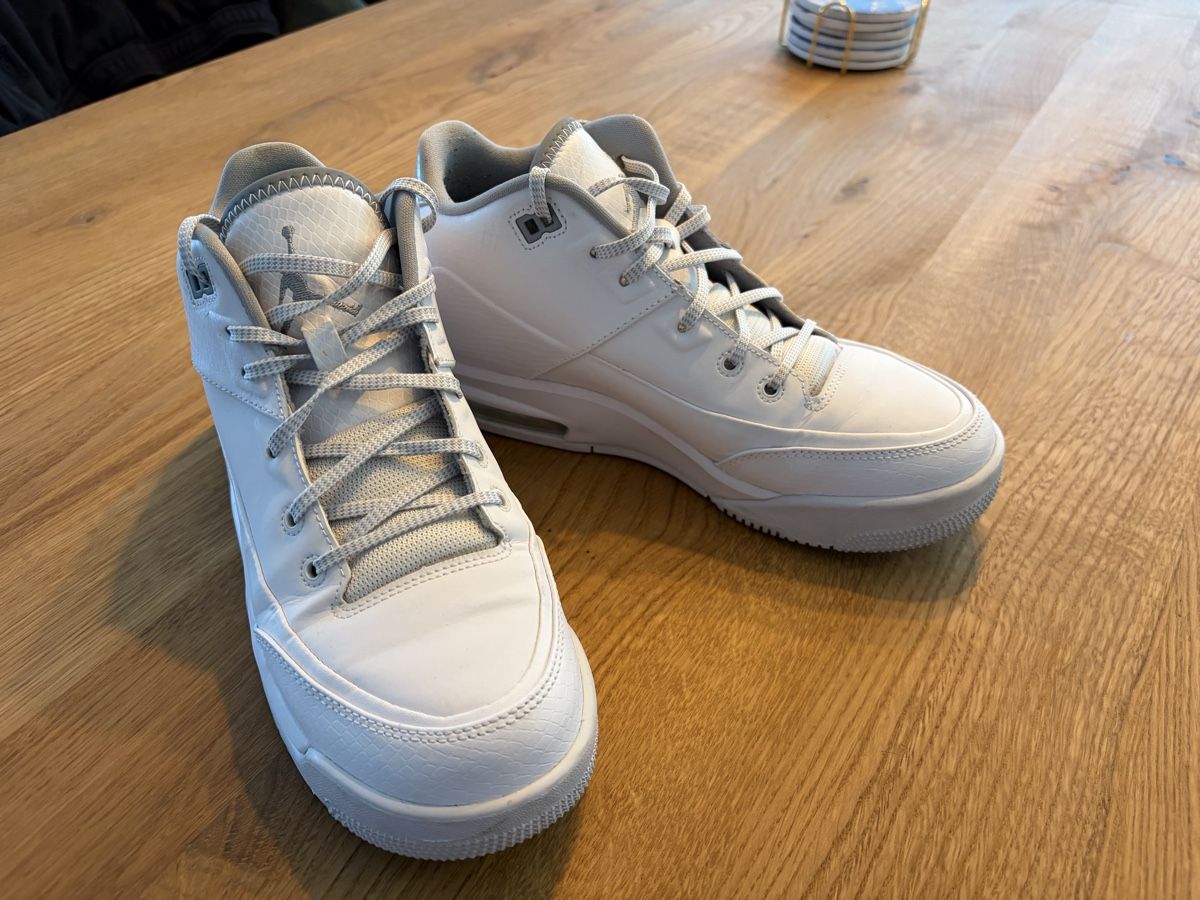 Jordan Scarpe da uomo: Nike Air Jordan – Usato da Henau venduto da martina_1998