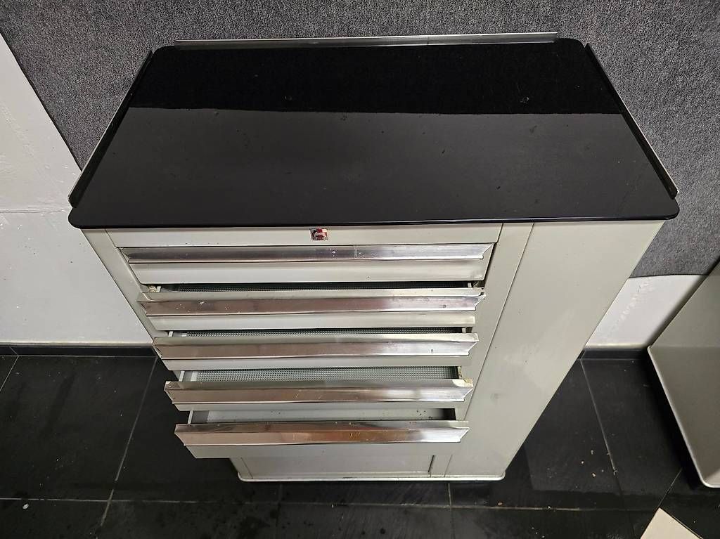 Armadi: BAISCH Medizinal-Schrank ca. BJ 1960 oder älter: 100x68x42 – Usato da Pfeffingen venduto da rov_9frp 2