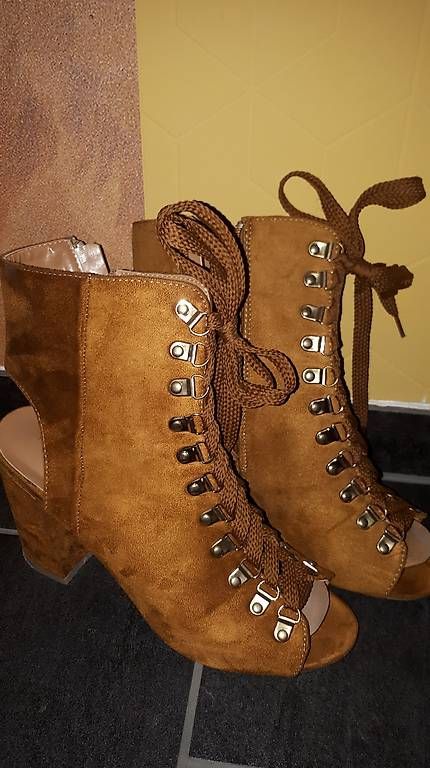 Chaussures femmes: rehbraune Schnür-Highheels – D'occasion à Oberentfelden par Yazmin1