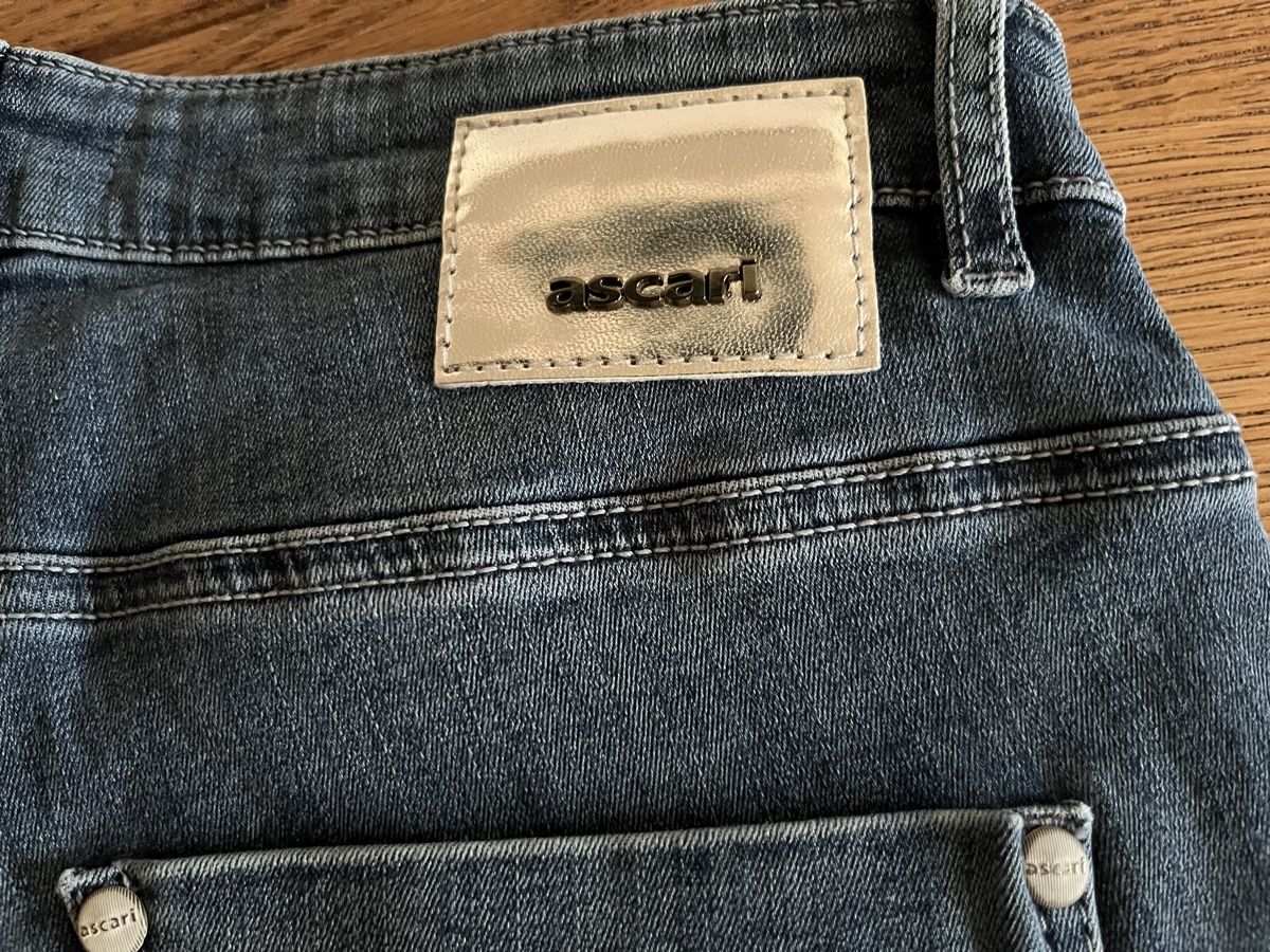 Jeans: Jeans  – Neuf (Voir description) à Schliern b. Köniz par medion3098 5
