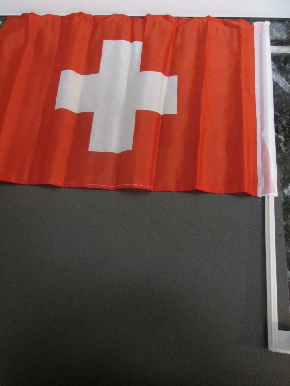 Bandiere: 2 Autoflaggen Schweiz, 45 x 30 cm – Nuovo e nell'imballaggio originale da Egliswil venduto da chroetli22 1
