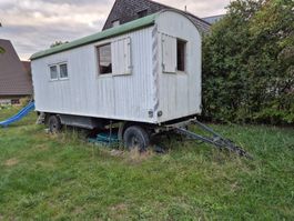 Bauwagen weiss mit Fahrgestell gebraucht, ab Platz