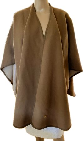 Cape laine élégante marron chaud, pour printemps ou automne