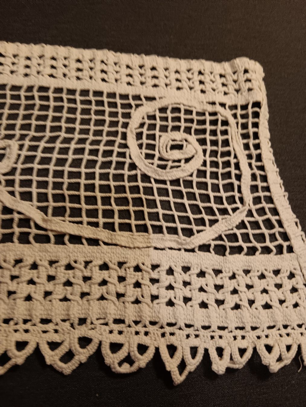 Biancheria da letto: gehäckelte französische gardine oder bordure – Usato da Ambrì venduto da Maerz87 3